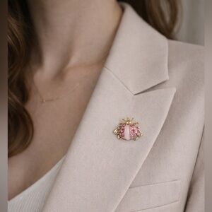 Lili Pink Gold/Rhinestone Bee Brooch 🐝💖